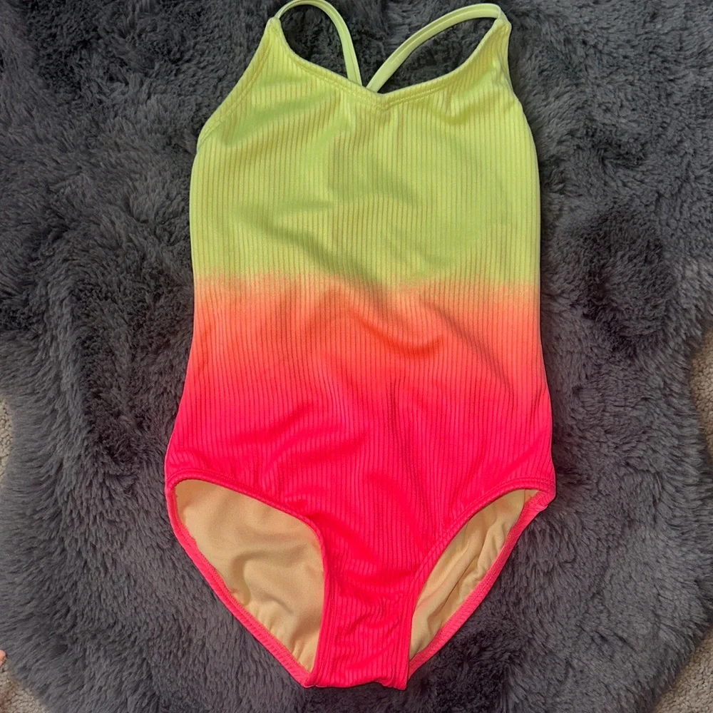 Girls Swimsuit Lot.  4 one-piece swimsuits.  Size 6X / 6/7. - Picture 4 of 9